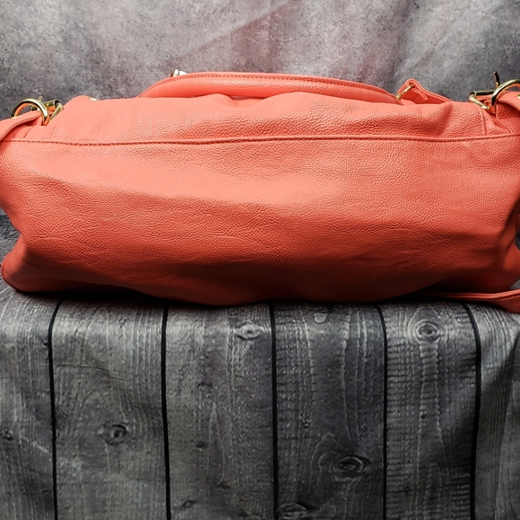 Steve Madden Leather Hobo Handbag, Salmon, many pockets, Outside pockets deep - Picture 5 of 9